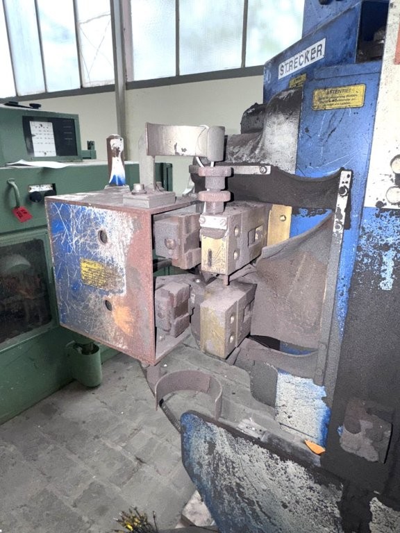STRECKER 3 A vertical but welding machine
