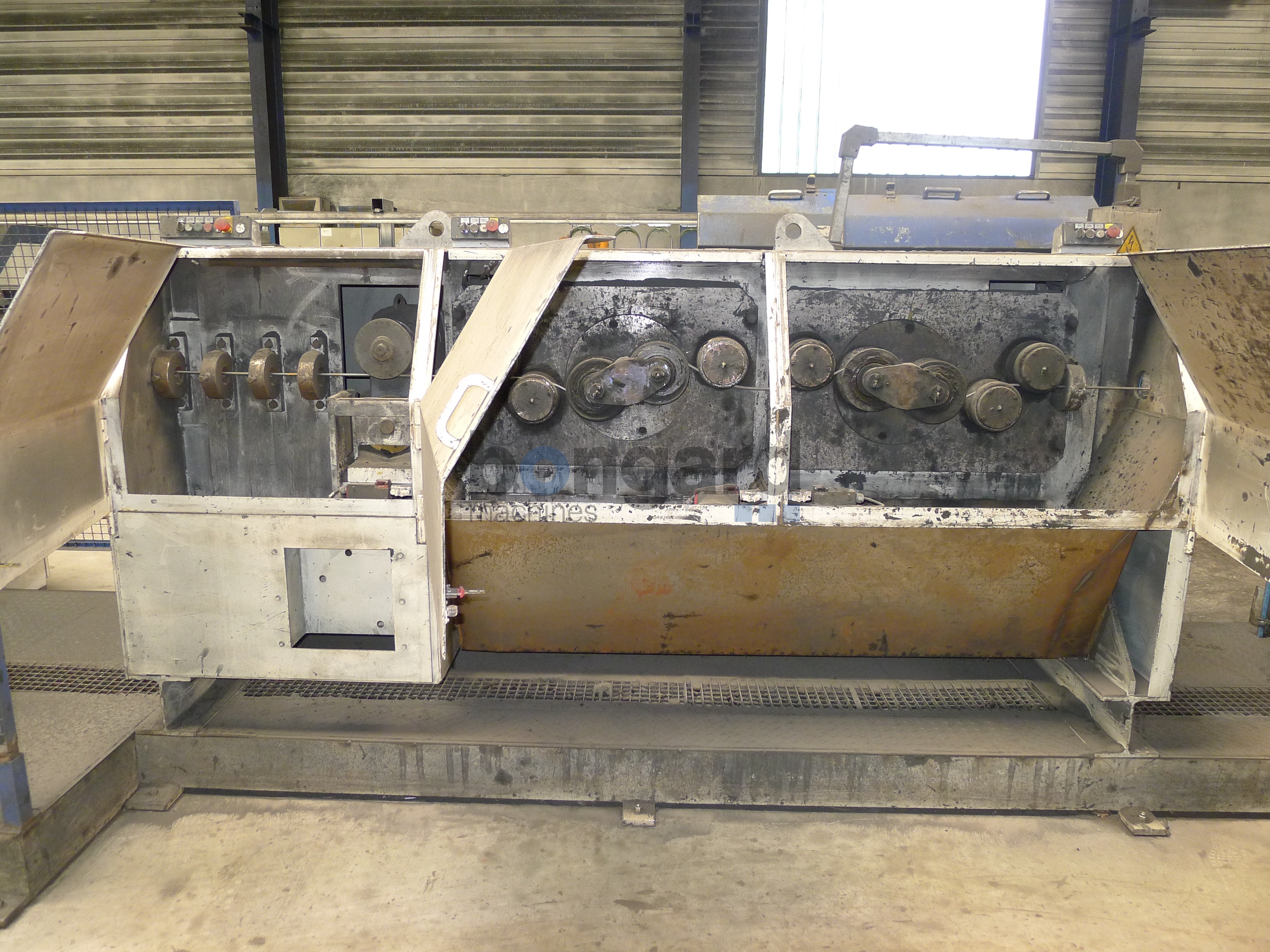descaling / stretching unit