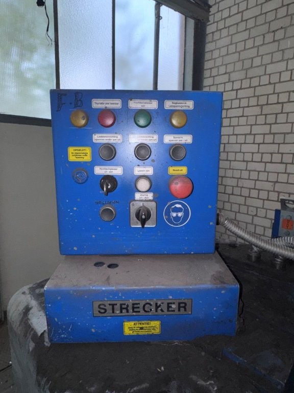 STRECKER 3 A vertical but welding machine