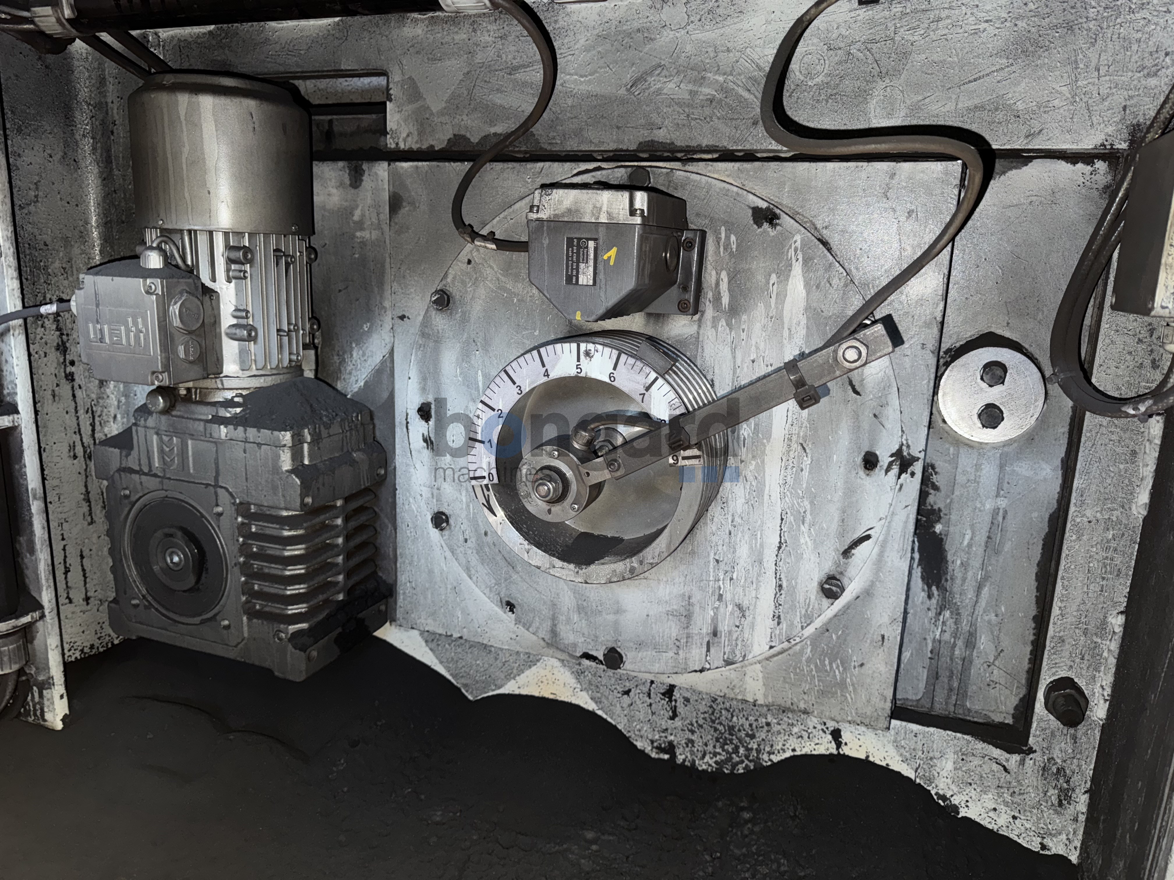 descaling / stretching unit