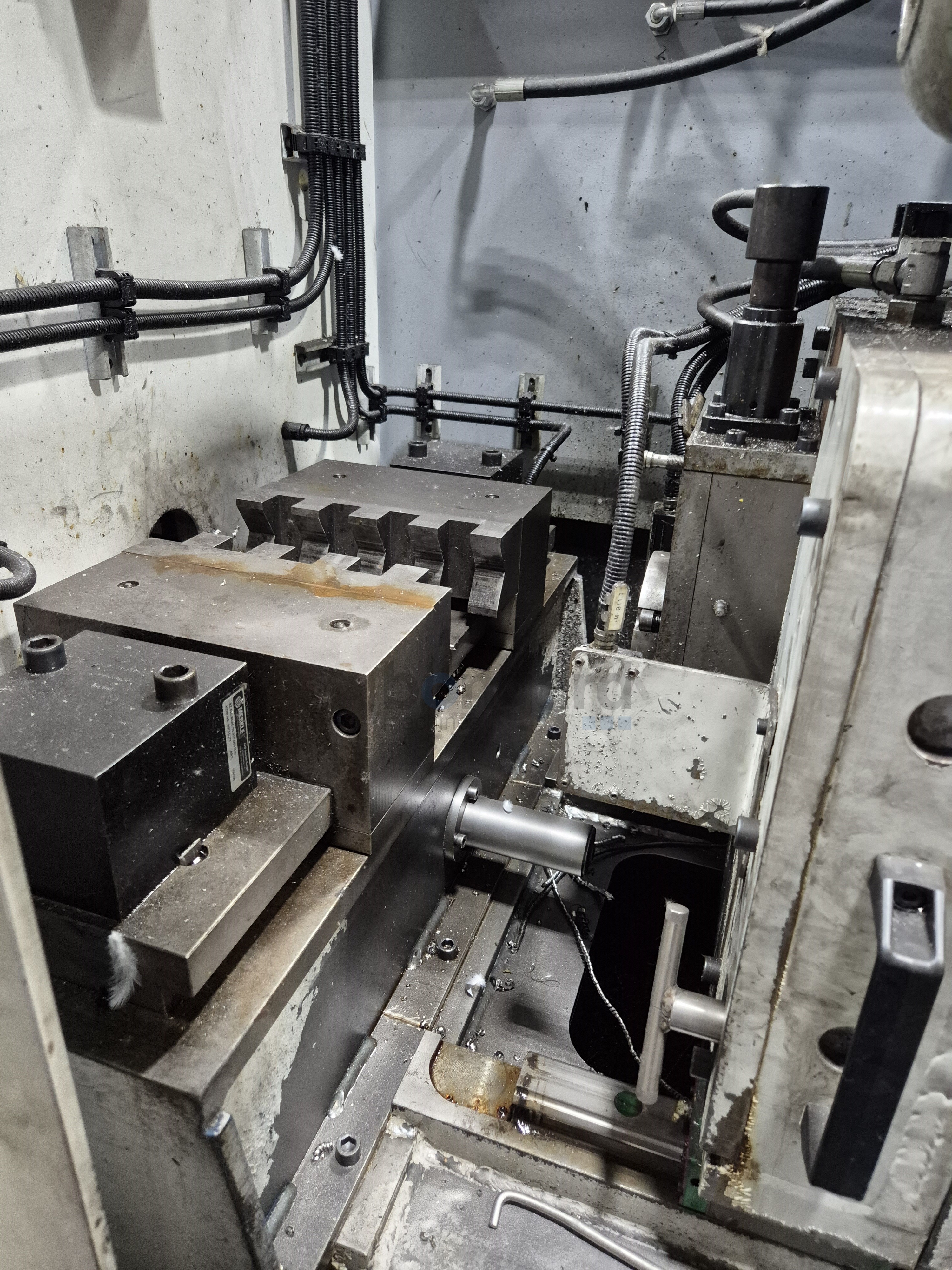 BOCK ASM-3 halbautomatische Anspitzschälmaschine mit Vereinzelung und Zuführung