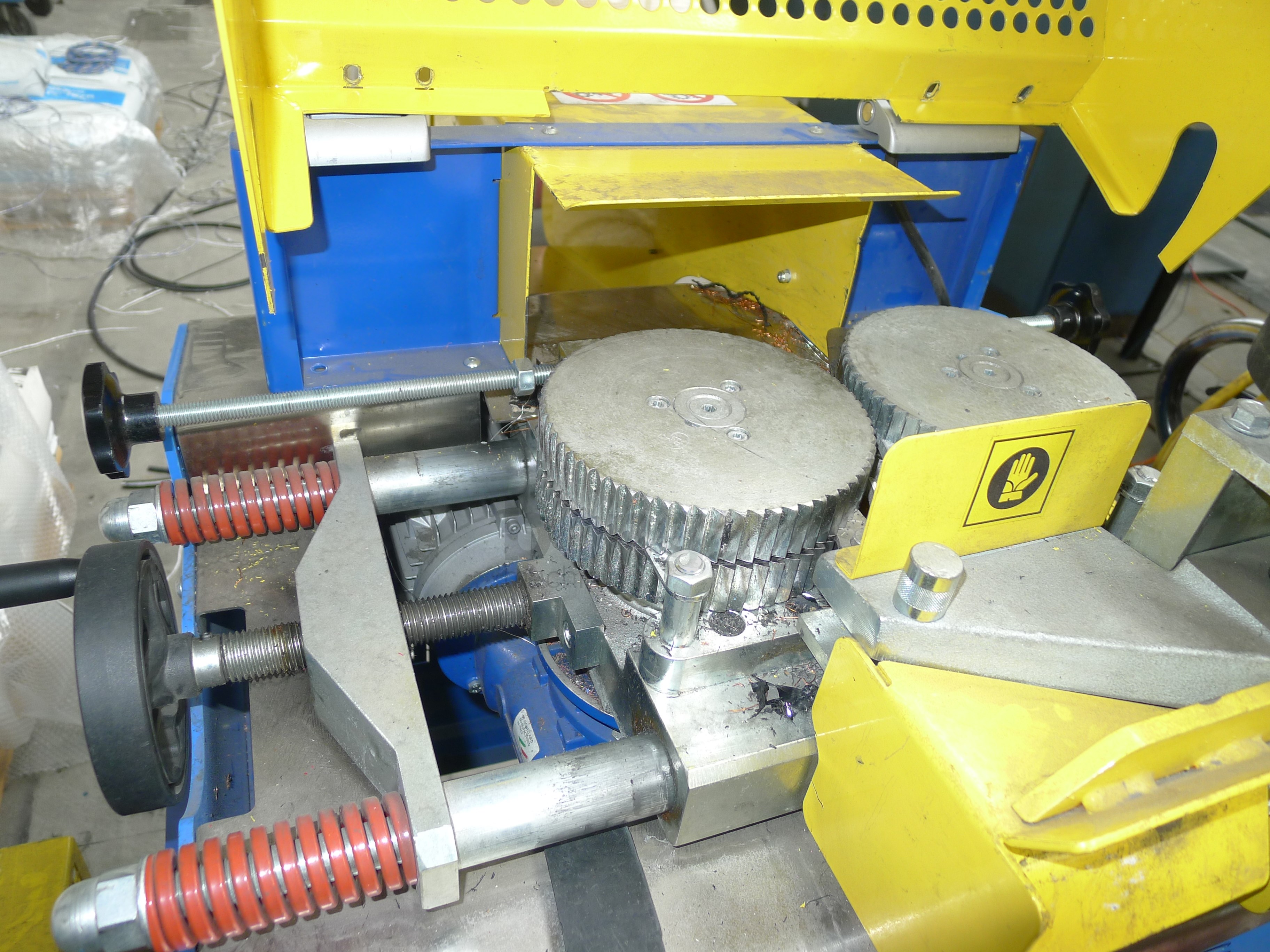 TCCAAUCCULUUY Maxi 100 Cable stripping machine