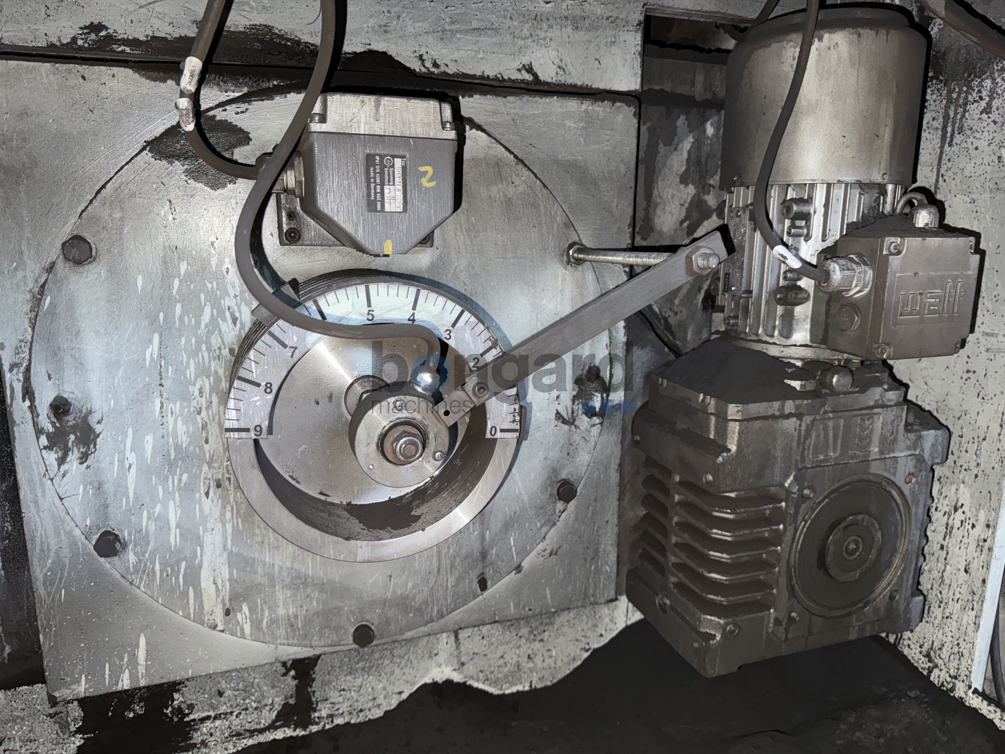 descaling / stretching unit